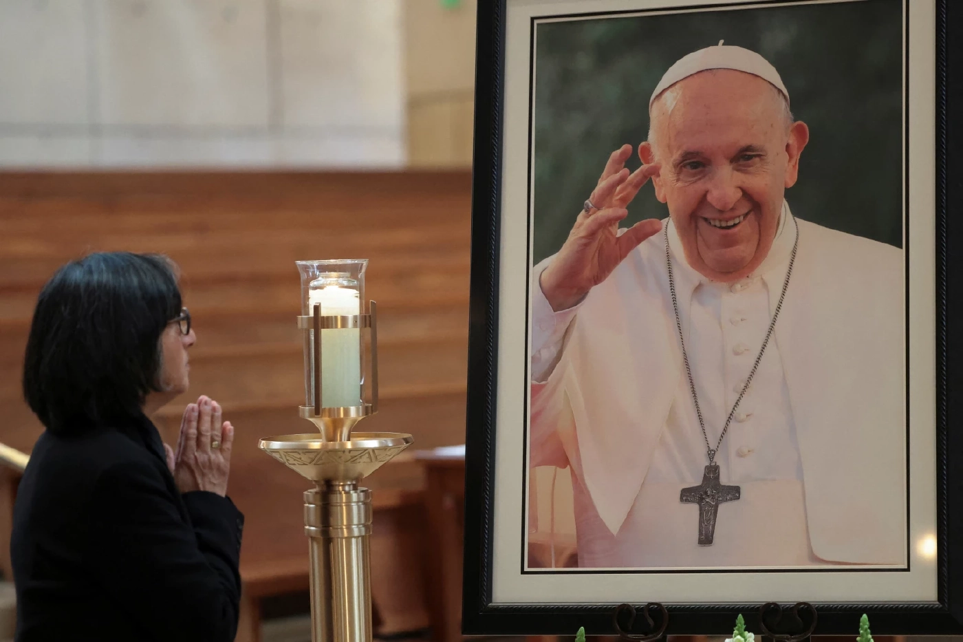 วาติกันติดตั้งปล่องควัน เตรียมพร้อมคัดเลือกโป๊ปองค์ใหม่