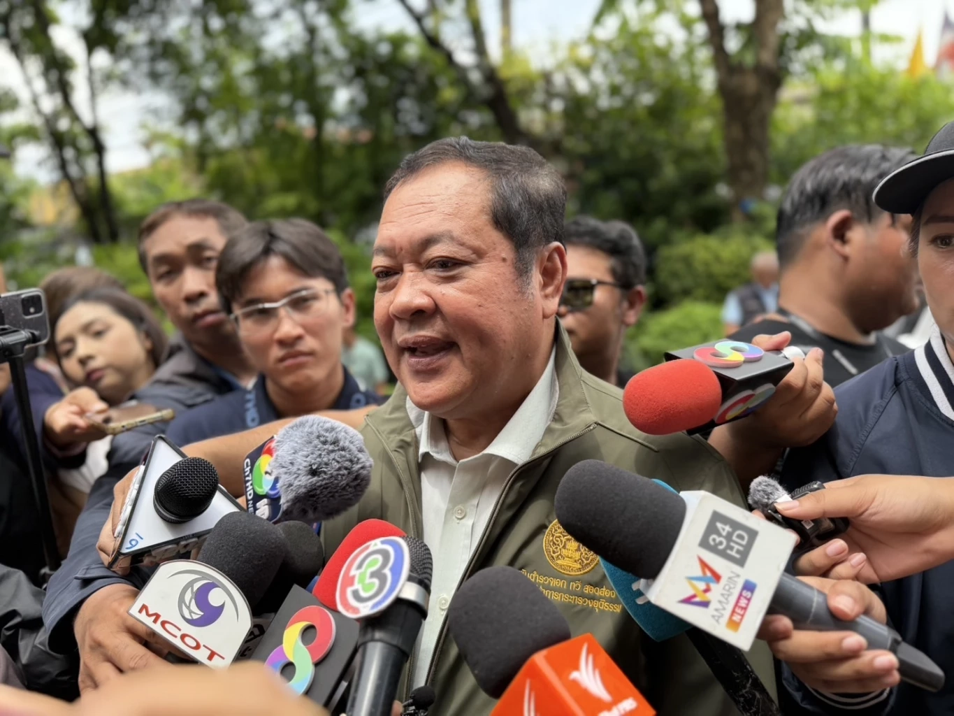 "ทวี" ลั่น สังคมมีสิทธิ์กังขา ปม "ทักษิณ" ป่วยรักษาตัวชั้น 14