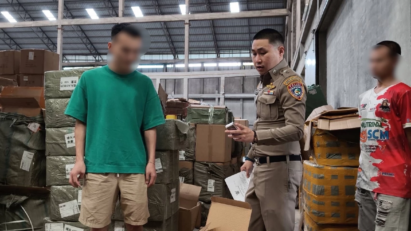 ไล่บี้ "จีนเทา" บุกค้น 5 โกดัง ยึด "เครื่องสำอาง-น้ำหอมแบรนด์ดังปลอม"