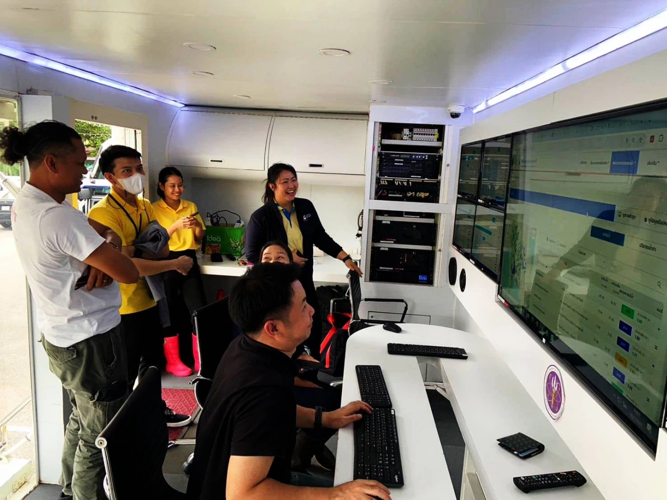 ส่ง "Mobile War Room" รถเฝ้าระวัง "น้ำท่วมฉับพลัน" สนับสนุนงานในพื้นที่เสี่ยง นำร่อง จ.อยุธยา