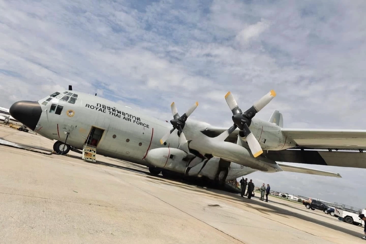 ด่วน! เครื่องบินกองทัพอากาศ เกิดเหตุไถลออกนอกลานจอด เกาะสมุย