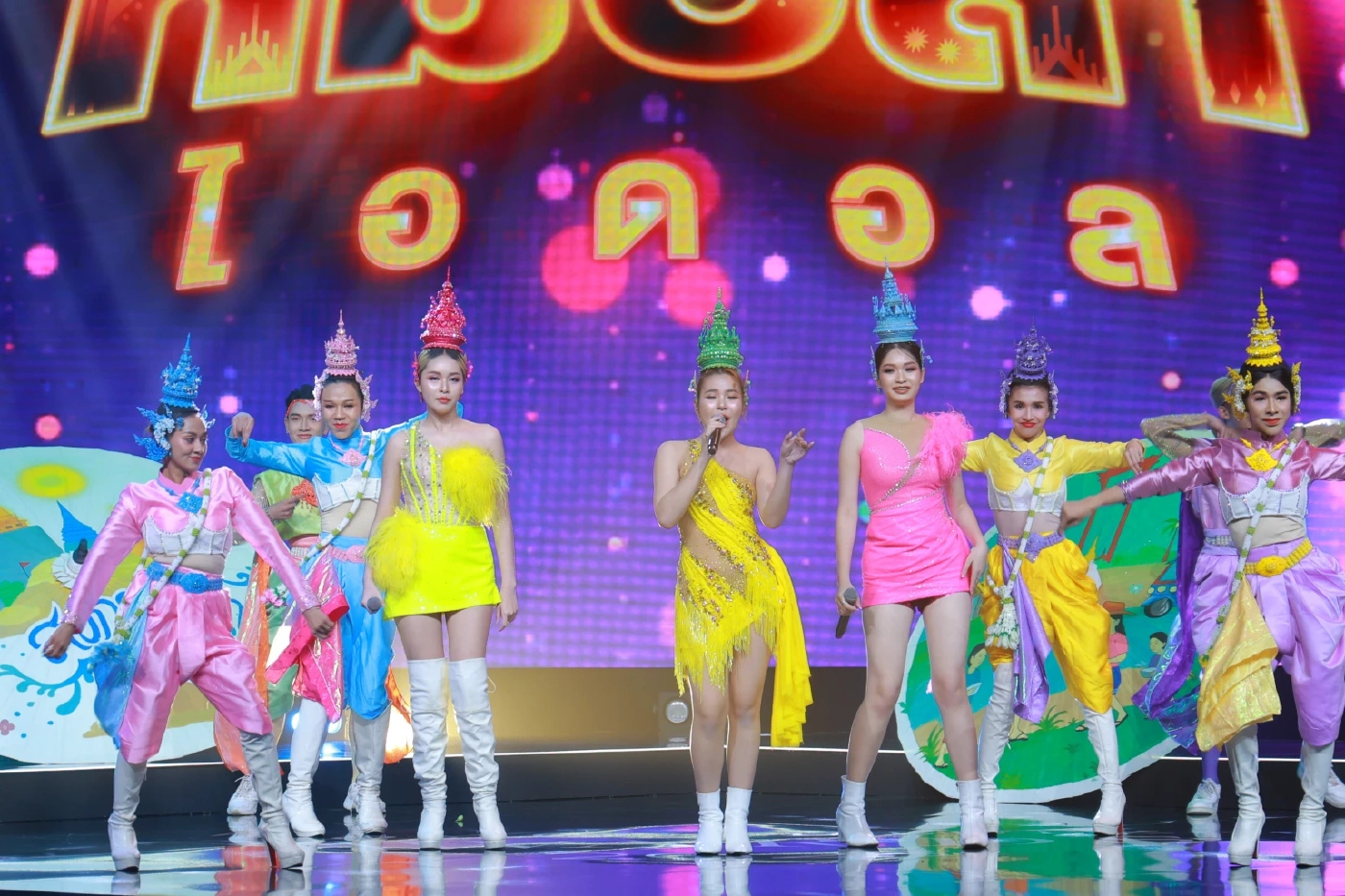 โชว์พิเศษจากหมอลำไอดอล