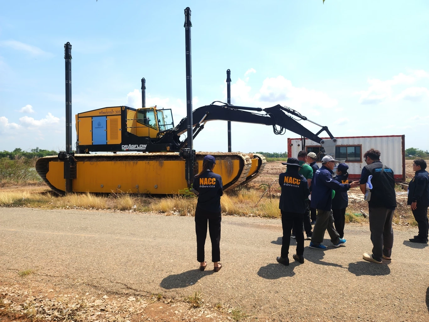 "ป.ป.ช.พิจิตร-ป.ป.ท.เขต 6" รุมตรวจ  "เรือดูดโคลนสะเทิ้นน้ำสะเทิ้นบก" จอดทิ้ง 2 ปี