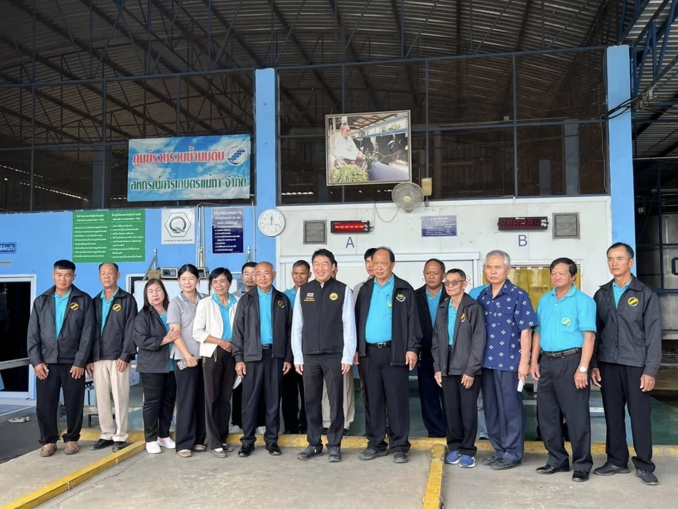 กษ.เร่งให้ อ.ส.ค.รับซื้อช่วยเหลือเกษตรกรผู้เลี้ยงโคนม