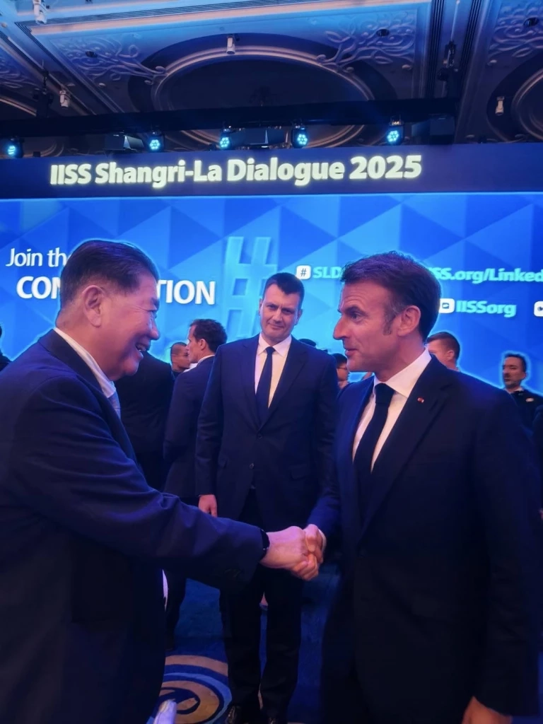 "ภูมิธรรม" ร่วมวงคุยผู้นำ-รมว.กลาโหม หลายชาติอย่างเป็นกันเอง