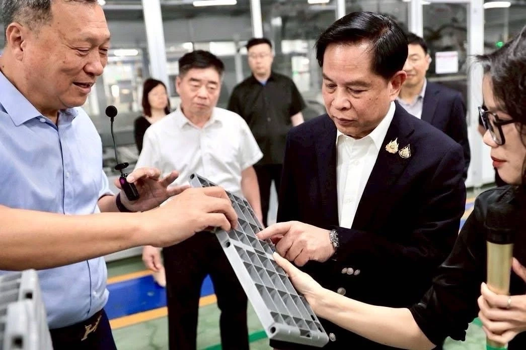 "พีระพันธุ์" เยือน "จีน" ขยายความร่วมมือ "โซลาร์เซลล์ราคาถูก เพื่อประชาชน"