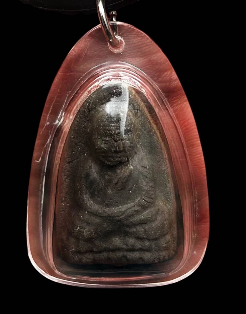 "แม่ทัพภาค 2" ค้างคืนฐานช่องบก พร้อมปลุกขวัญกำลังใจทหาร มอบ "หลวงปู่ทวด-เหรียญหลวงพ่อใหญ่โชคดี"