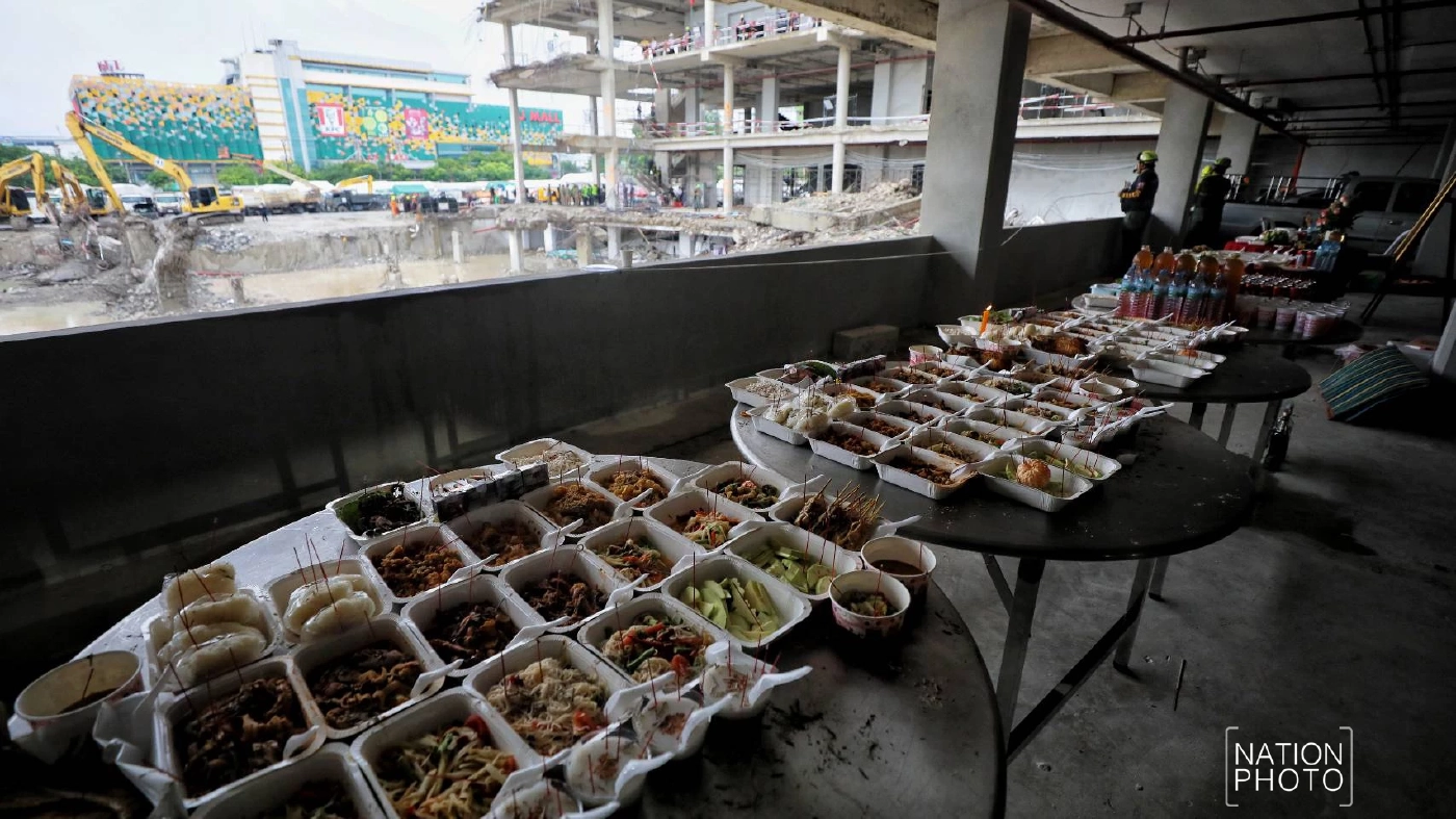 นิมนต์พระ 109 รูป ทำบุญตักบาตรอุทิศให้ผู้เสียชีวิต ตึก สตง.ถล่ม