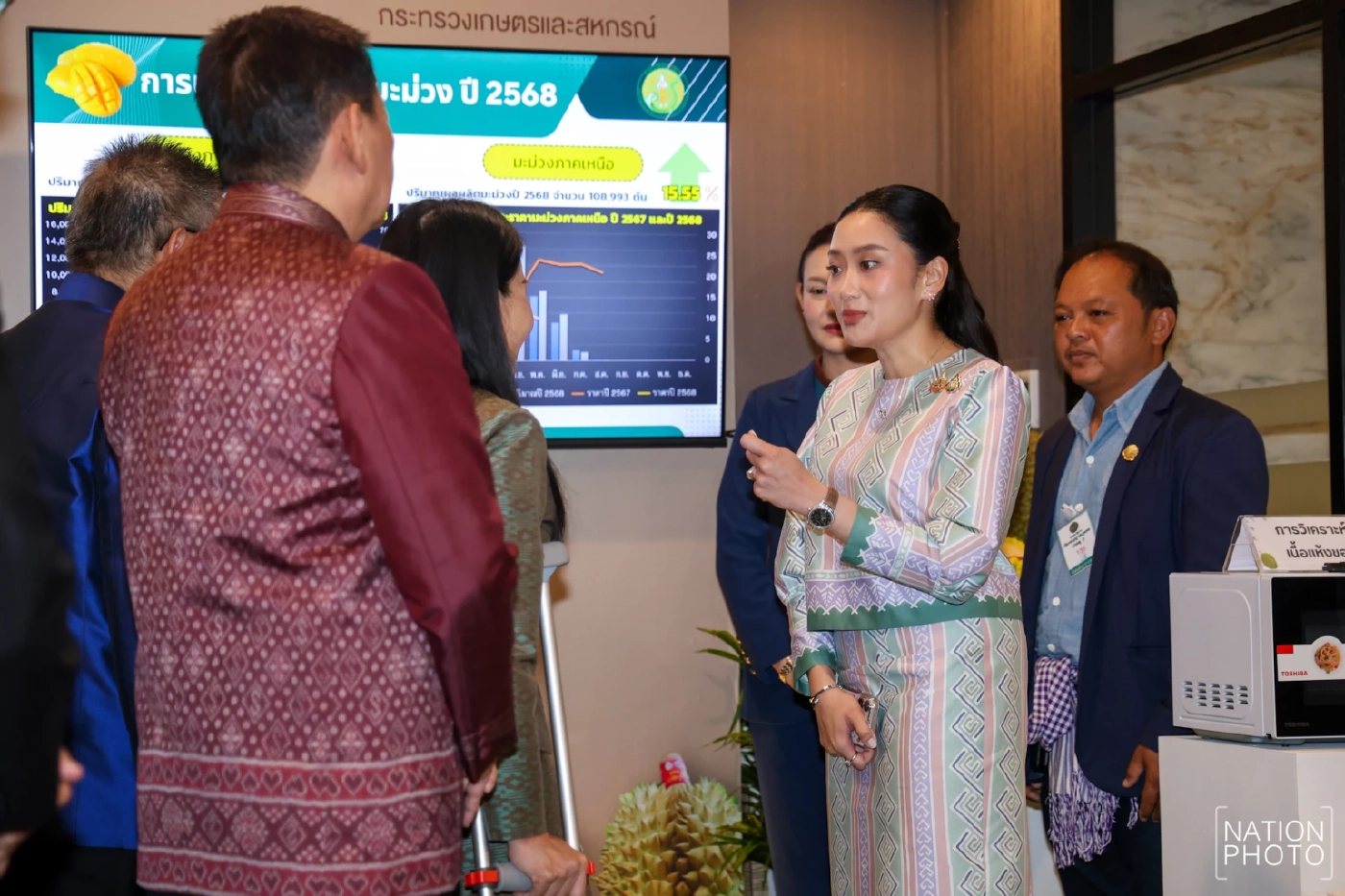 นายกฯ-นฤมล พบผู้ประกอบการรับซื้อผลไม้ ย้ำคุมเข้มมาตรฐานผลผลิต