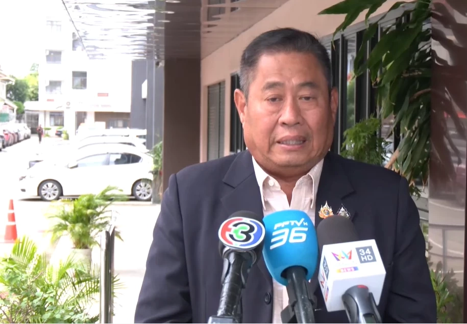  นายณฐพร โตประยูร อดีตที่ปรึกษาประธานผู้ตรวจการแผ่นดิน