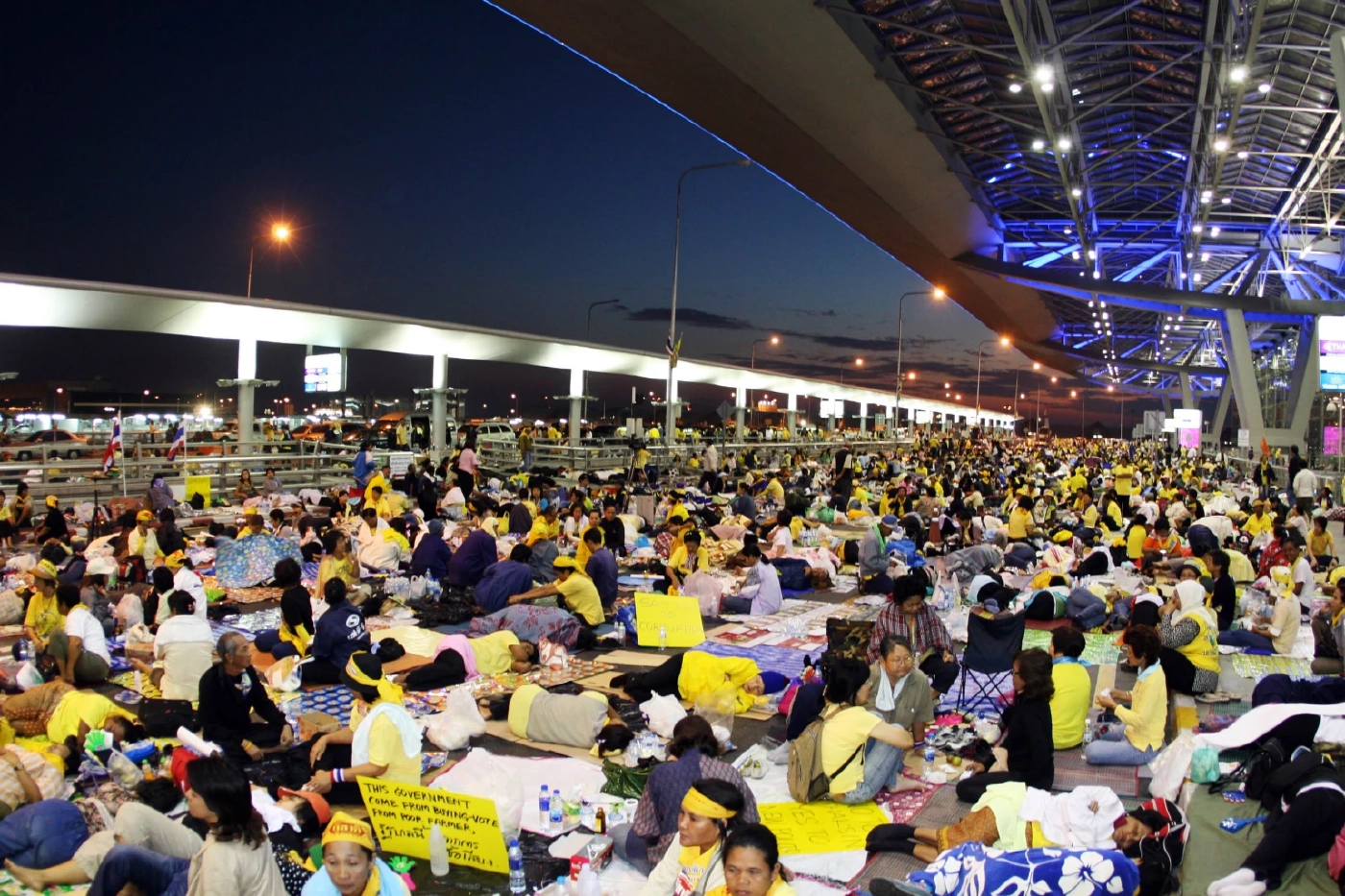 ถอดรหัส “สนธิ กอด จตุพร” ภาพสะท้อนม็อบพร้อมลงถนนอีกแล้วใช่ไหม?