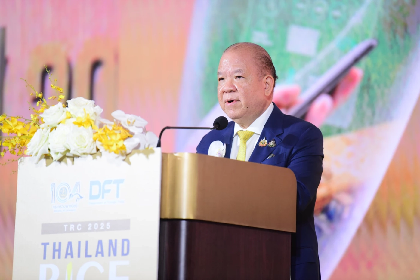 พาณิชย์ดันข้าวไทยตลาดโลก ตั้งเป้าส่งออกทะลุ 7.5 ล้านตัน