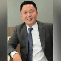 แพทย์เตือน! สาวๆ ไม่ควรยืนฉี่ในห้องอาบน้ำอาจ "เสี่ยงไตวาย" ได้