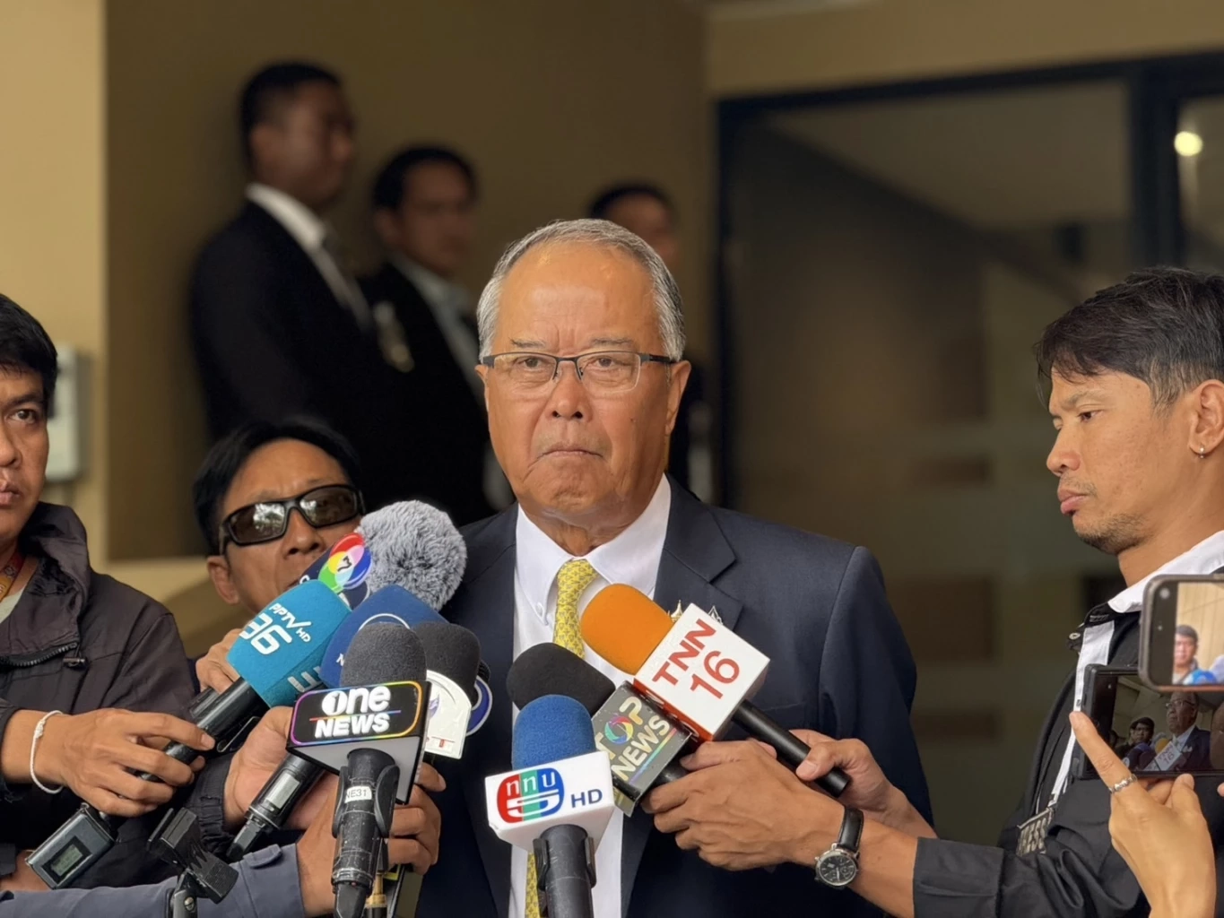 ชูศักดิ์ ศิรินิล