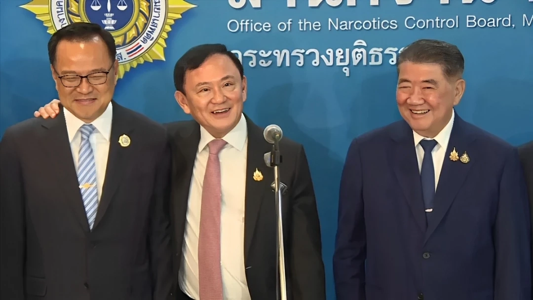 การเมืองไทย...อะไรก็เกิดได้! ภาพจับมือข้ามขั้ว สะท้อนอนาคต