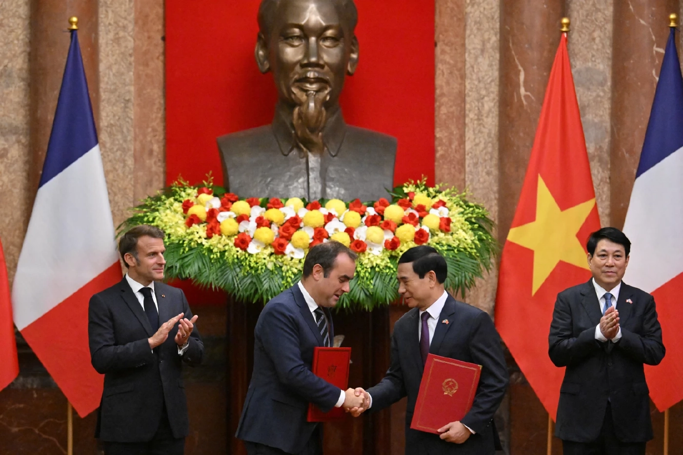 ฝรั่งเศส-เวียดนาม เซ็นสัญญา 10,000 ล้านดอลลาร์ กระชับสัมพันธ์สู้ศึกการค้า