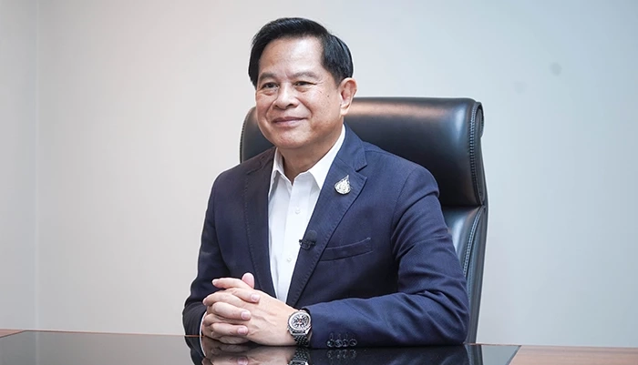 พีระพันธุ์ สาลีรัฐวิภาค  รองนายกรัฐมนตรีและรมว.พลังงาน 