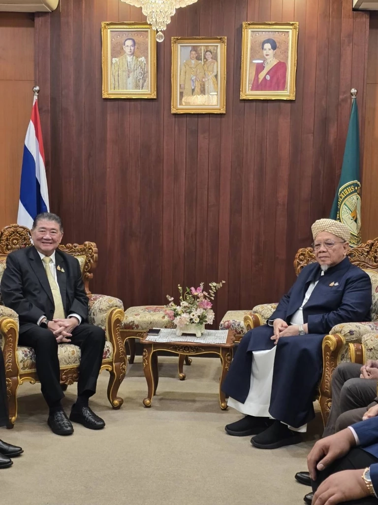 “ภูมิธรรม” เข้าพบ “จุฬาราชมนตรี” สอบถามมุมมอง-แนวทาง ดับไฟใต้