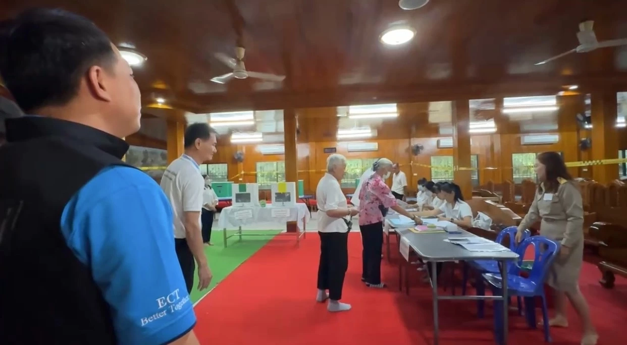 เชียงใหม่ เลือกตั้งเทศบาลคึกคัก ชาวบ้านออกมาทำบุญ พร้อมเข้าคูหา