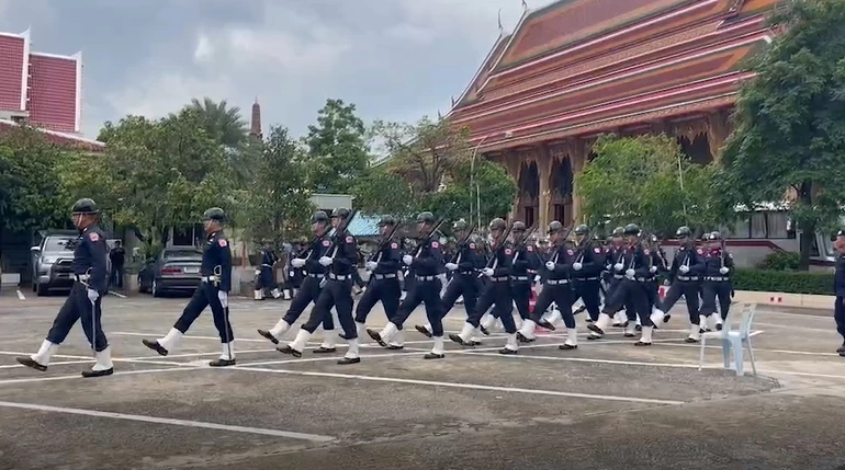 กองเกียรติฯตั้งแถวรับ นักบิน ช่างเครื่อง เปิดกำหนดการบำเพ็ญกุศล