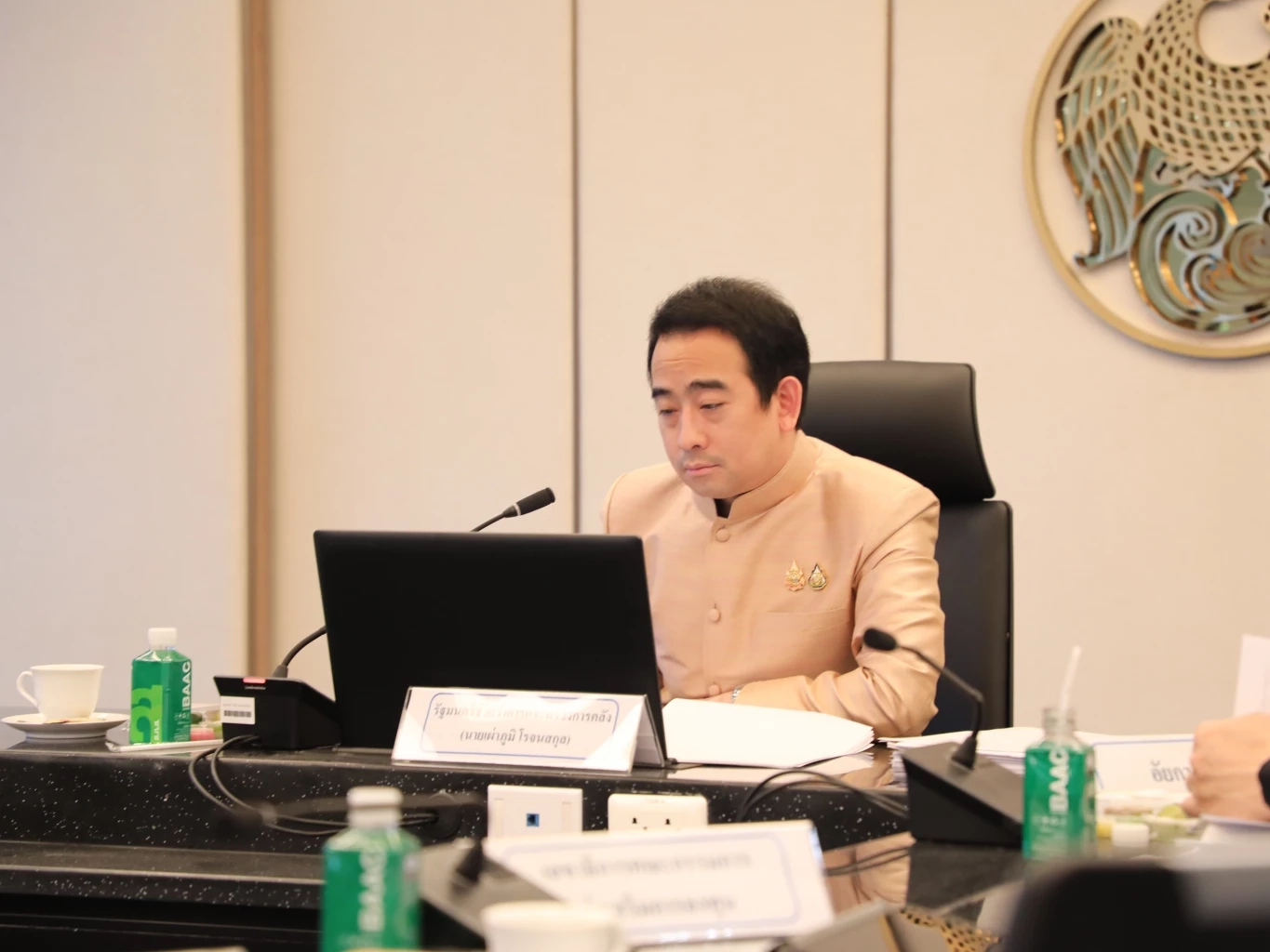 ายเผ่าภูมิ โรจนสกุล รัฐมนตรีช่วยว่าการกระทรวงการคลัง