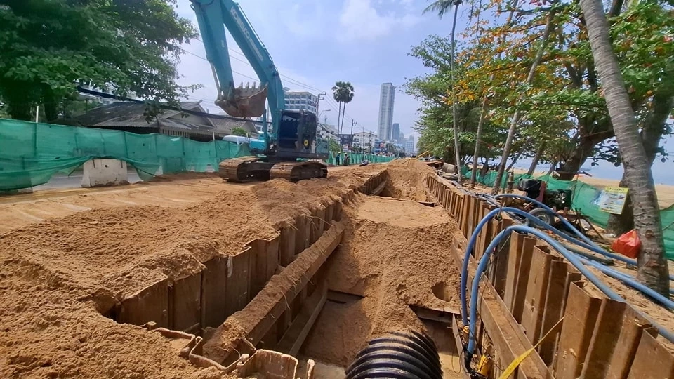 "นายกเบียร์" วางท่อระบายน้ำยักษ์ รับมือน้ำท่วมหาดจอมเทียนพัทยา