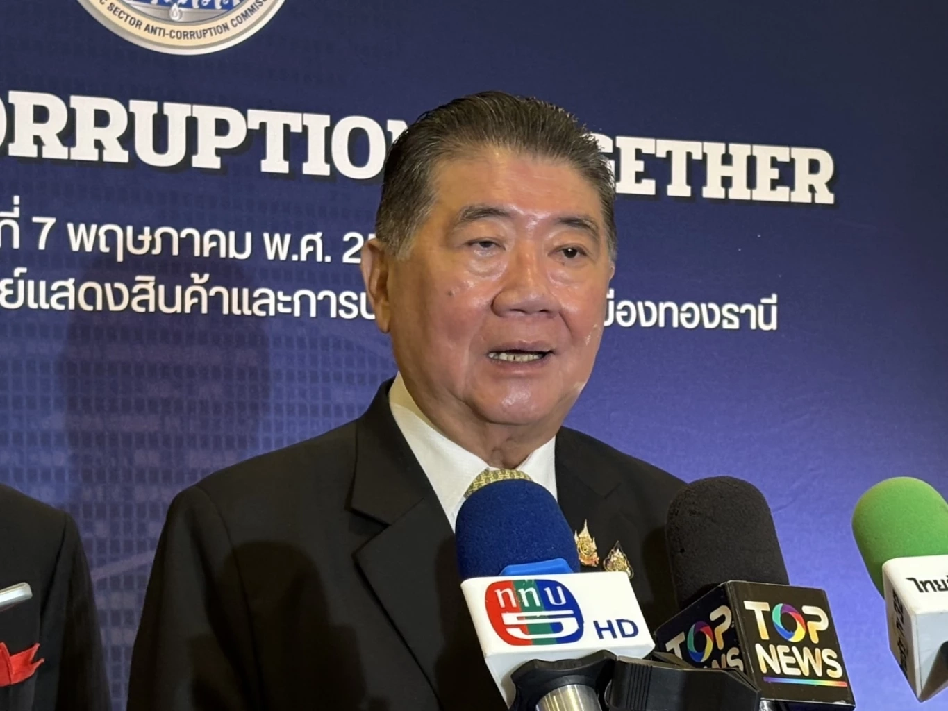 ภูมิธรรม เวชยชัย รองนายกรัฐมนตรีและรัฐมนตรีว่าการกระทรวงกลาโหม