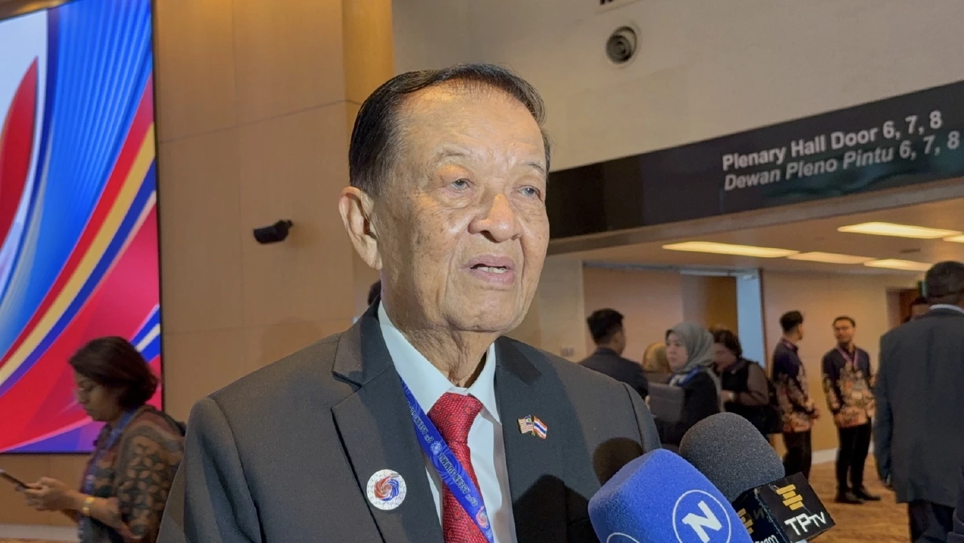 นายวันมูหะมัดนอร์ มะทา ประธานสภาผู้แทนราษฎร 