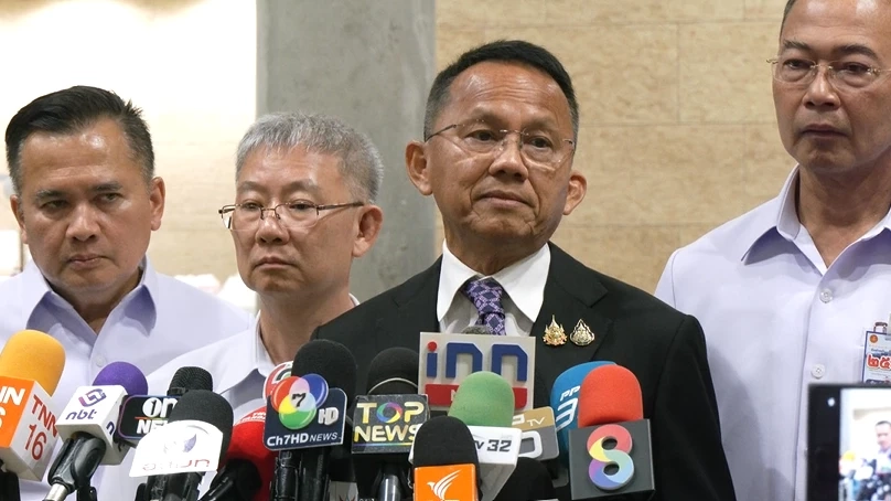 “ทักษิณ” ขู่ปล่อยของเพิ่ม “ไลน์รั่วแพทยสภา” พลาดมีล้มทั้งกระดาน