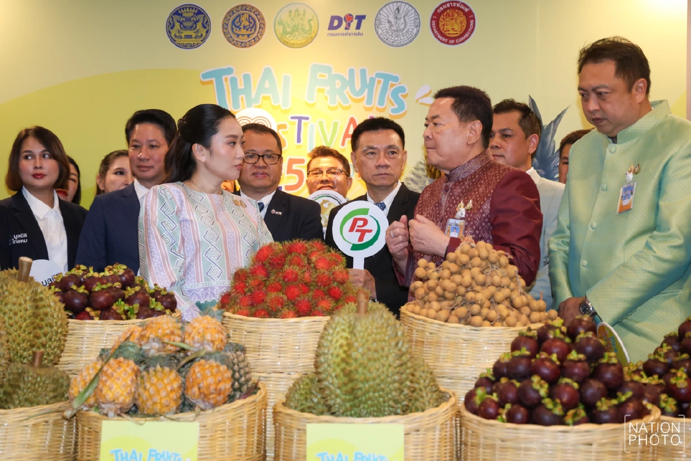 นายกฯ-นฤมล พบผู้ประกอบการรับซื้อผลไม้ ย้ำคุมเข้มมาตรฐานผลผลิต