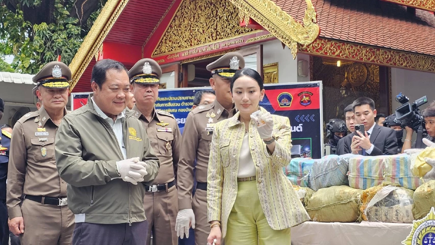 นายกฯ ให้กำลังใจ ตำรวจ ภ.1 จับยาบ้าล็อตใหญ่ 8.7 ล.เม็ด ไอซ์เกือบตัน