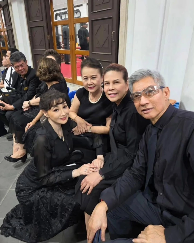 คนบันเทิง แห่ร่วมอาลัย "ไพโรจน์ สังวริบุตร" อดีตพระเอกดัง