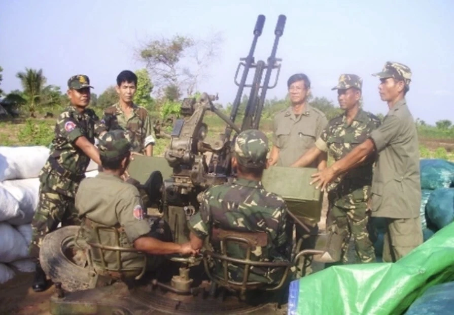 จับโป๊ะ "ฮุนเซน" เช็กคลังอาวุธกัมพูชา แสนยานุภาพทิพย์