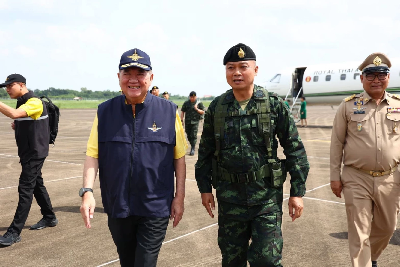 ภูมิธรรม เวชยชัย รองนายกรัฐมนตรี และรัฐมนตรีว่าการกระทรวงกลาโหม