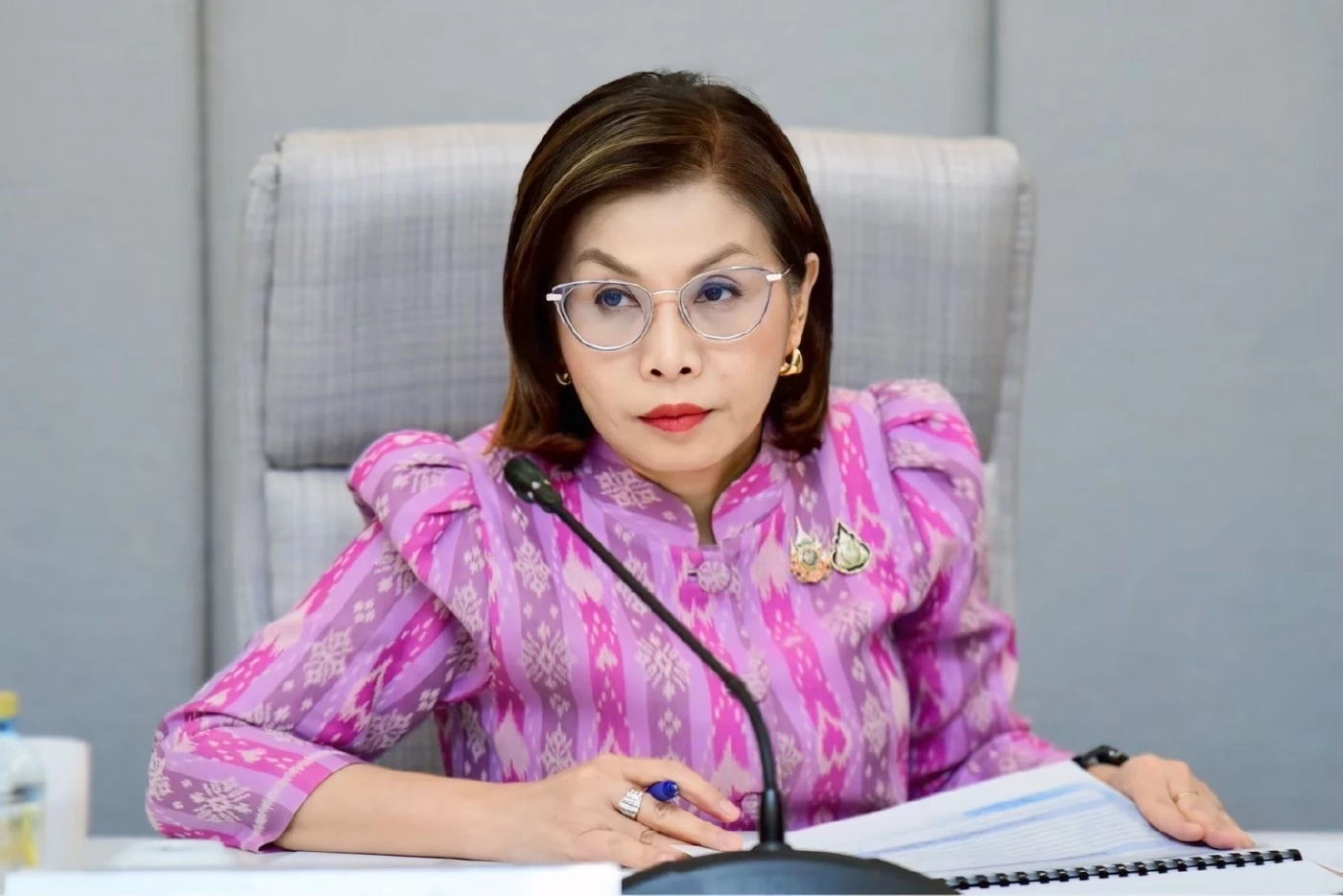 นางมนพร เจริญศรี รมช.คมนาคม ในฐานะ สส.นครพนม เขต 2 พรรคเพื่อไทย