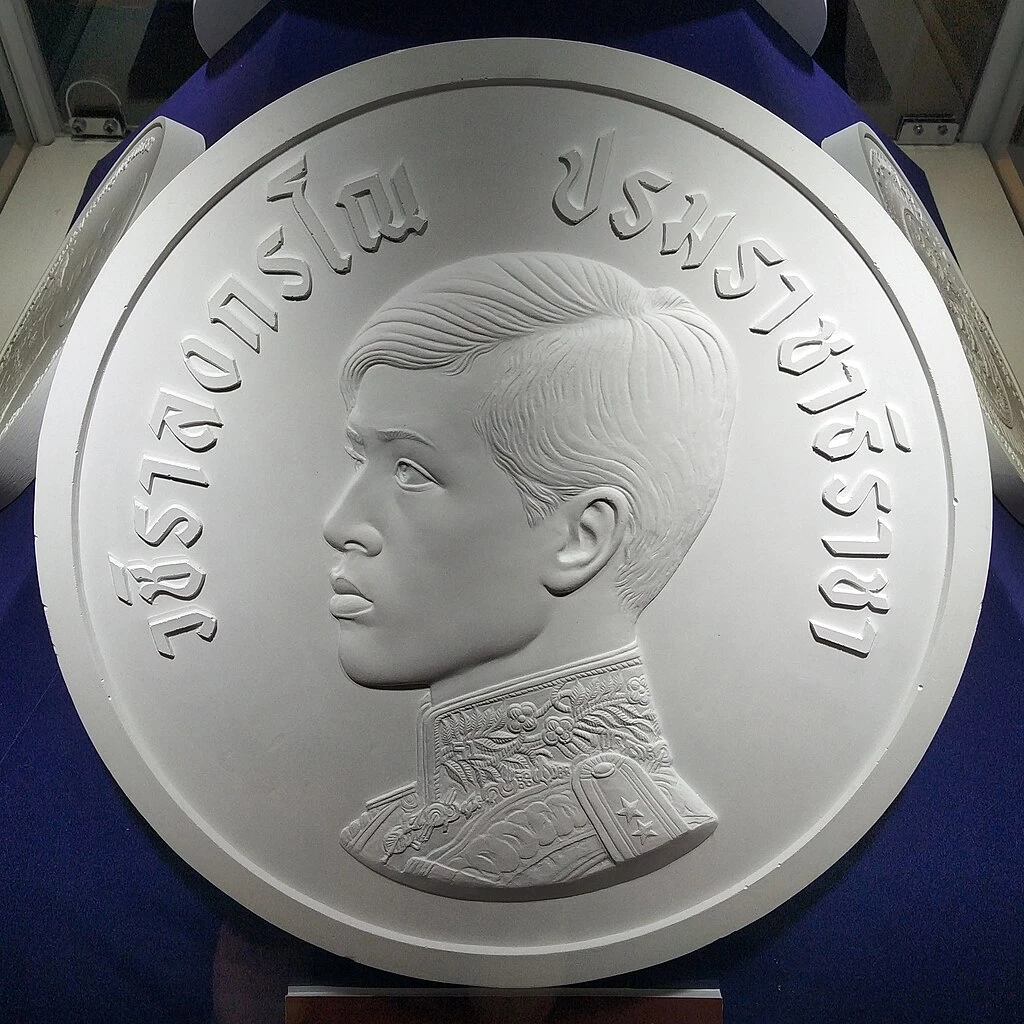 "ในหลวง" โปรดเกล้าฯ พระราชทาน"เหรียญราชรุจิทอง" แก่ "สมเด็จพระนางเจ้าสุทิดาฯ"