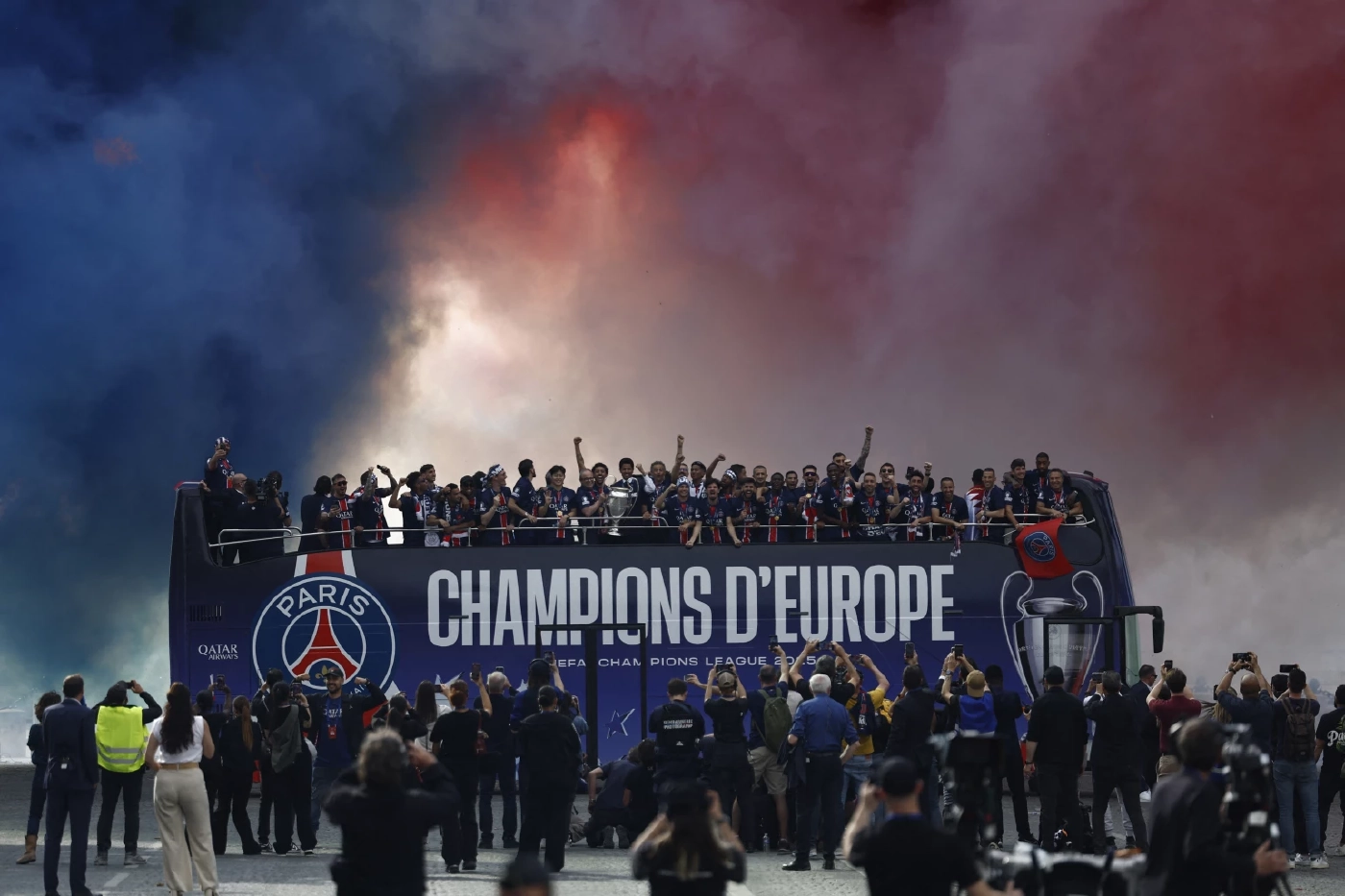 "เปแอสเช" ฉลองแชมป์ UCL สุดยิ่งใหญ่ แฟนแห่ต้อนรับแน่นปารีส