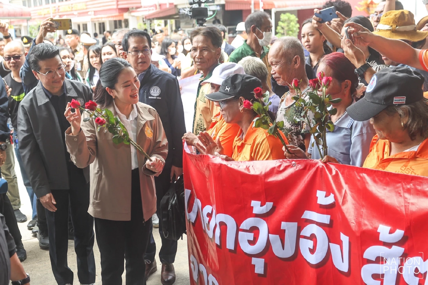 นายกฯอิ๊งค์ ลงพื้นที่ด่านคลองลึก​ รับฟังปัญหาจากการปิดด่าน