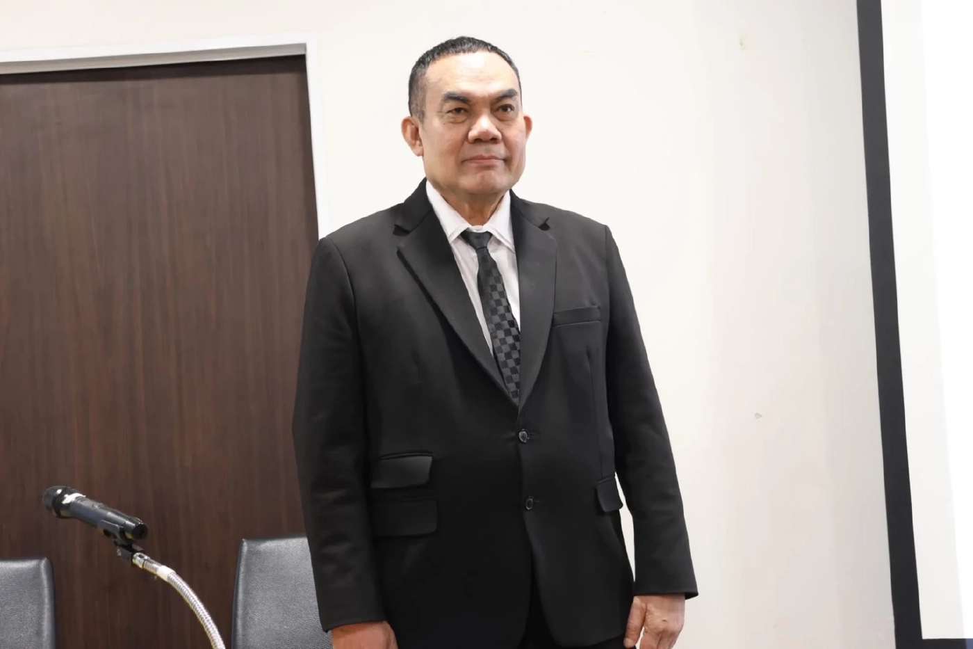 ดร.วิเชียร ชุบไธสง นายกสภาทนายความ 