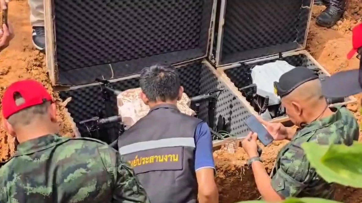 พบโดรนปริศนา 2 ลำ ถูกฝังดิน ใกล้ชายแดนไทย-มาเลเซีย  2.5 กิโลเมตร