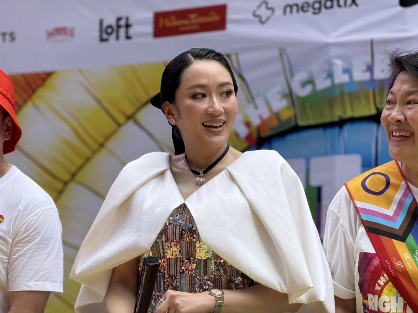 "นายกฯอิ๊งค์" ร่วมเดินขบวนสีรุ้งสุดยิ่งใหญ่กลางสยาม