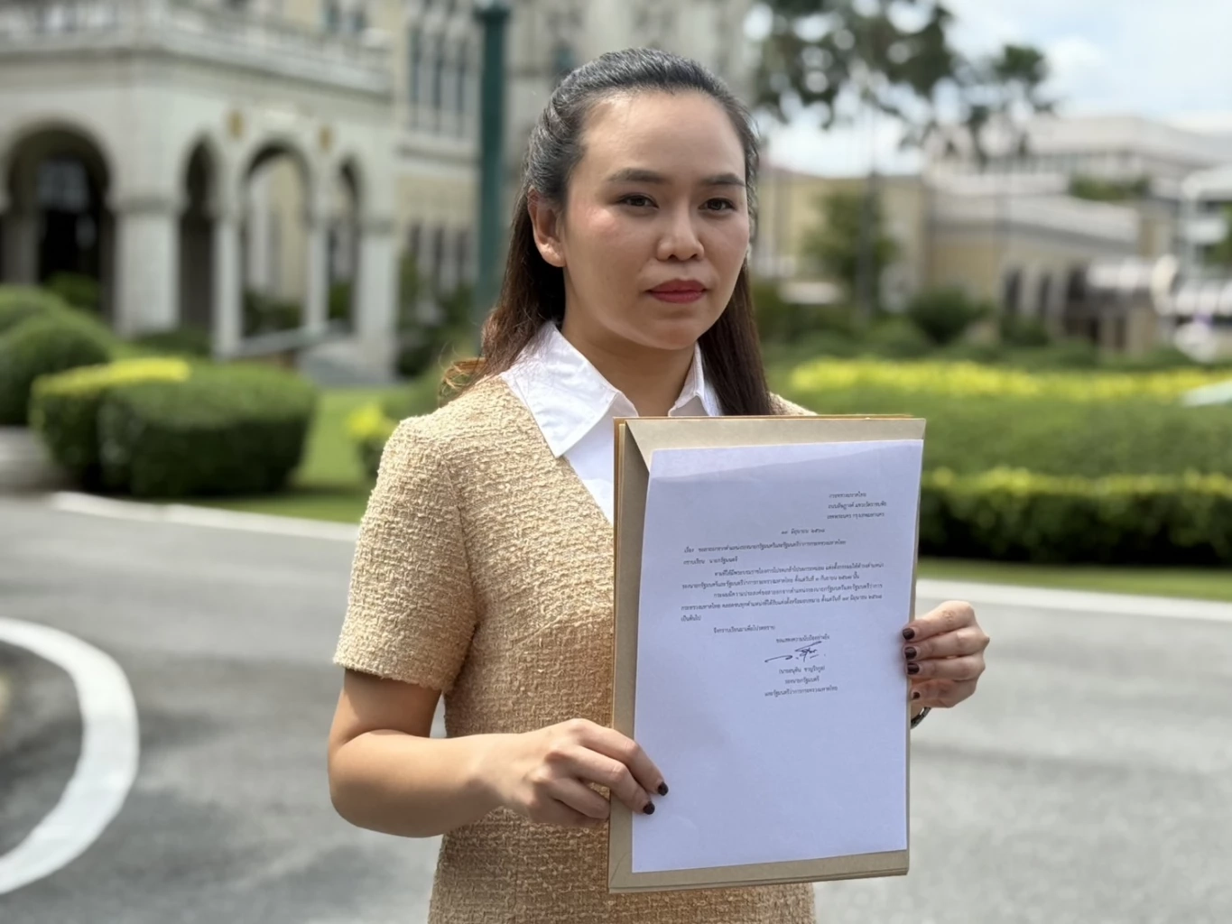 จบจริง! "อนุทิน" เซ็นใบลาออก "รองนายกฯ-มท.1" แล้ว