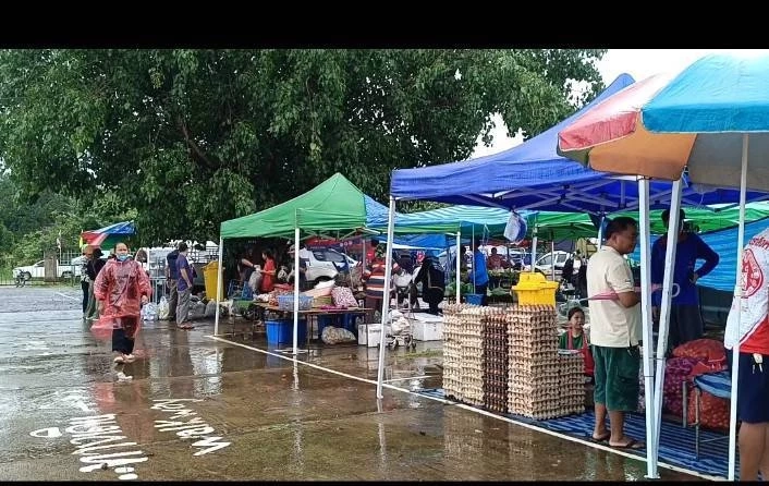 ตลาดนัดช่องสะงำ เงียบเหงา ชาวกัมพูชา ข้ามแดนมาซื้อสินค้าน้อยลง