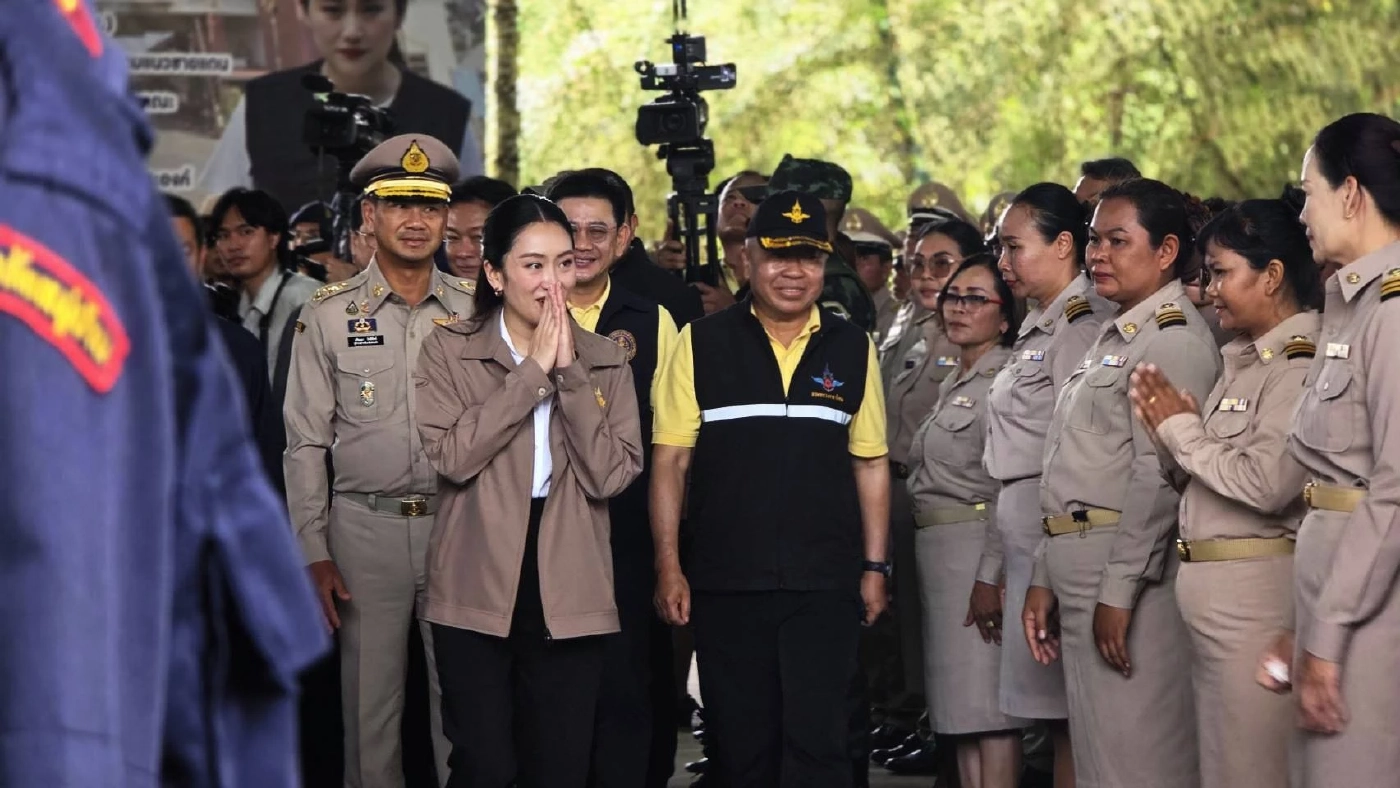 "นายกฯ" เหมา "ข้าวเหนียว-ไก่ย่าง" มอบให้ "ทหาร-ตำรวจ-ฝ่ายปกครอง" สระแก้ว