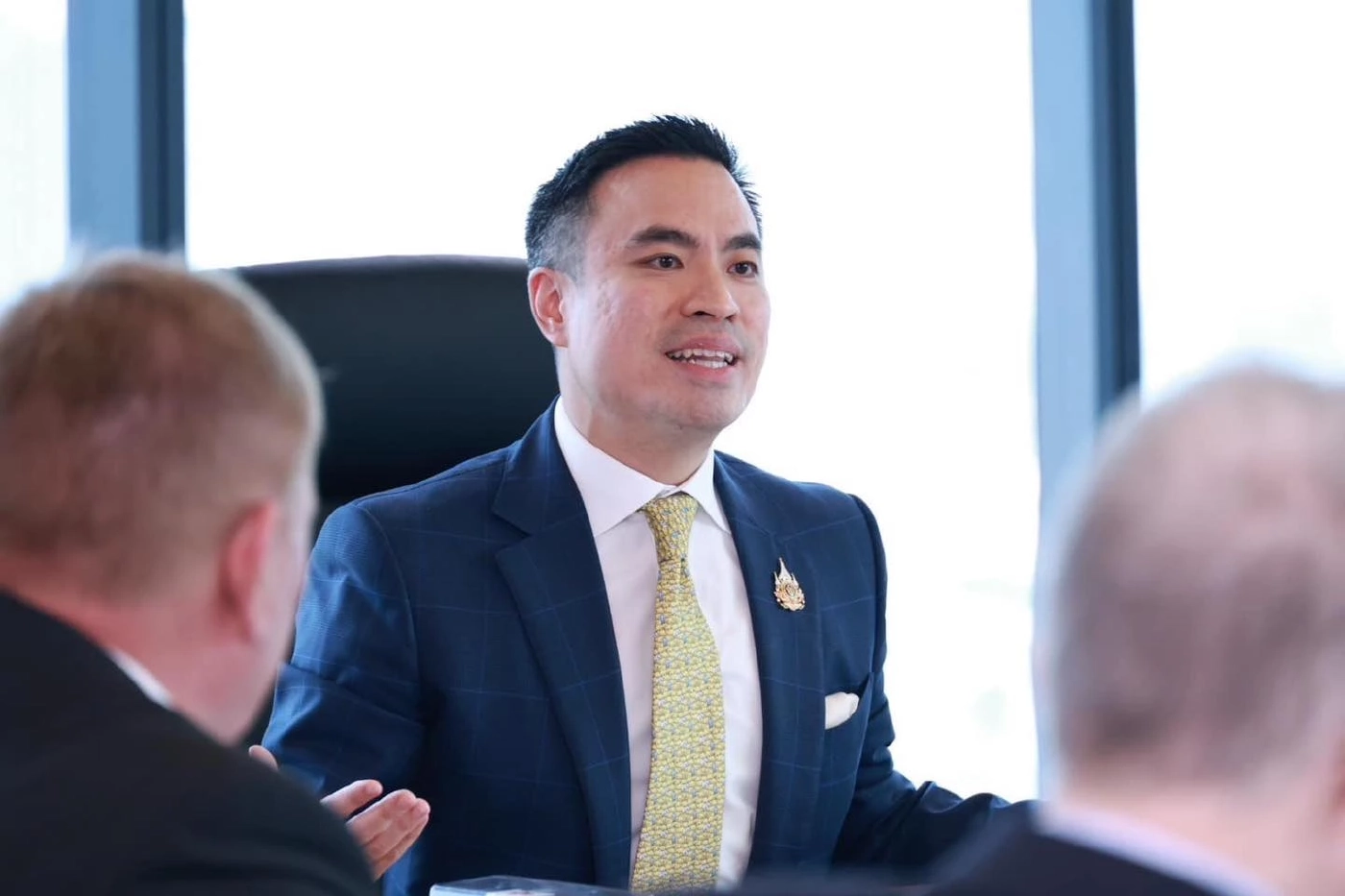 เอกนัฏ พร้อมพันธุ์  เลขาธิการพรรครวมไทยสร้างชาติ