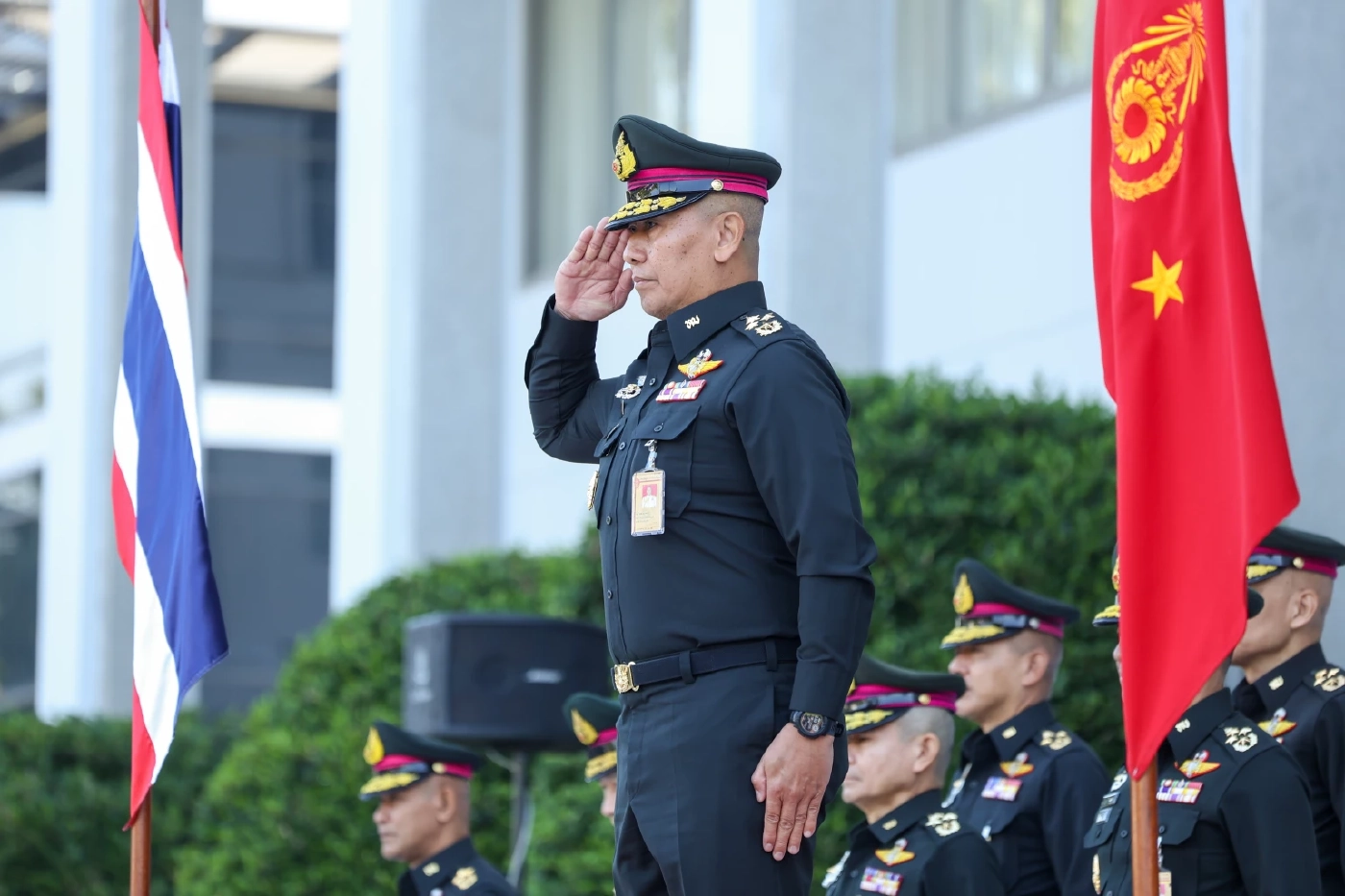 ด่วน! สยบข่าวรัฐประหาร! ผบ.ทบ. แสดงจุดยืน เวลานี้ “คนไทยต้องสามัคคี”