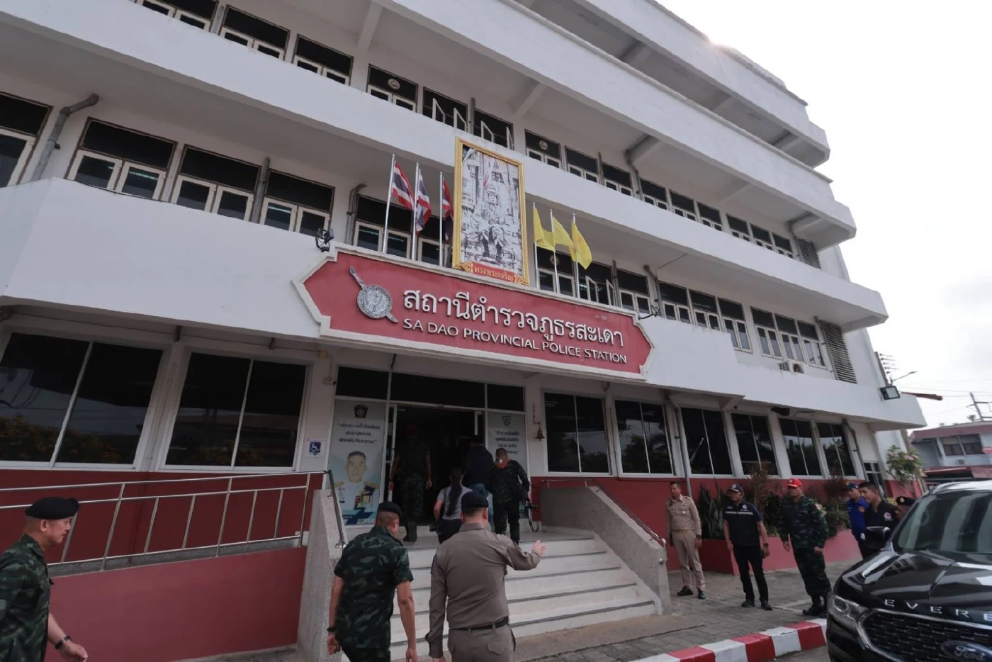 "มทภ.4" ลงพื้นที่ตรวจสอบ "โดรน" ต้องสงสัยฝังดิน คาดเตรียม "ก่อเหตุ-ขนสิ่งผิดกฎหมาย"