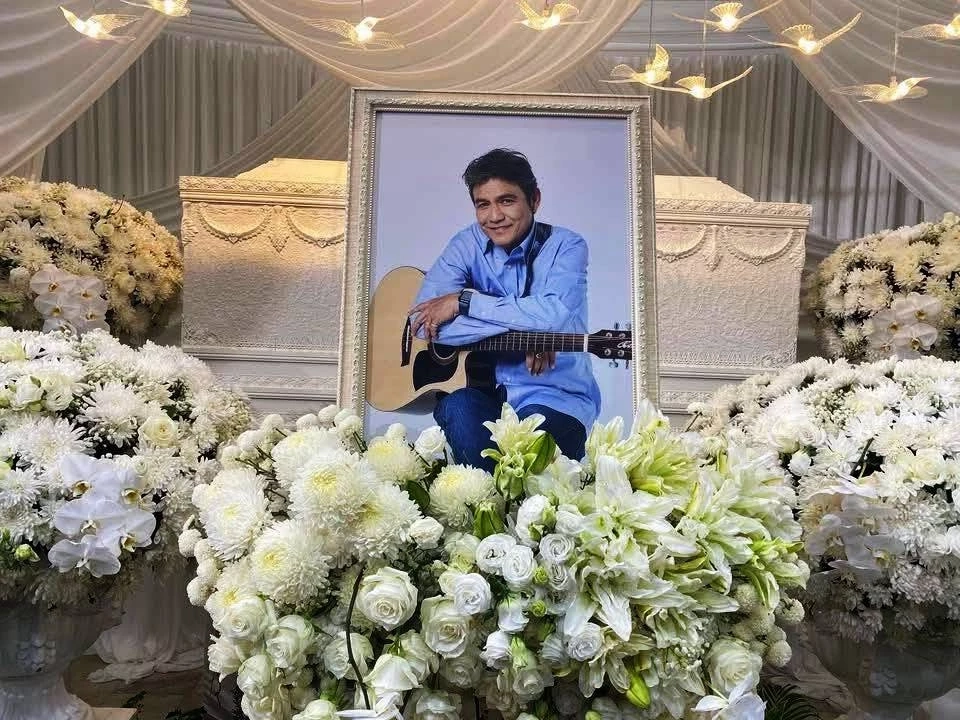 คนบันเทิง แห่ร่วมอาลัย "ไพโรจน์ สังวริบุตร" อดีตพระเอกดัง