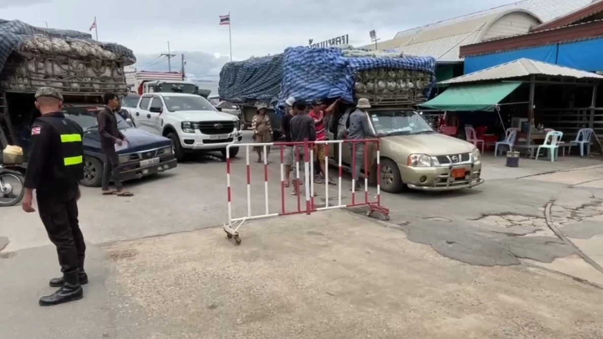 ด่านชายแดน จันทบุรี วุ่น \"กัมพูชา\" ปิดด่านกะทันหัน รถตกค้างเพียบ