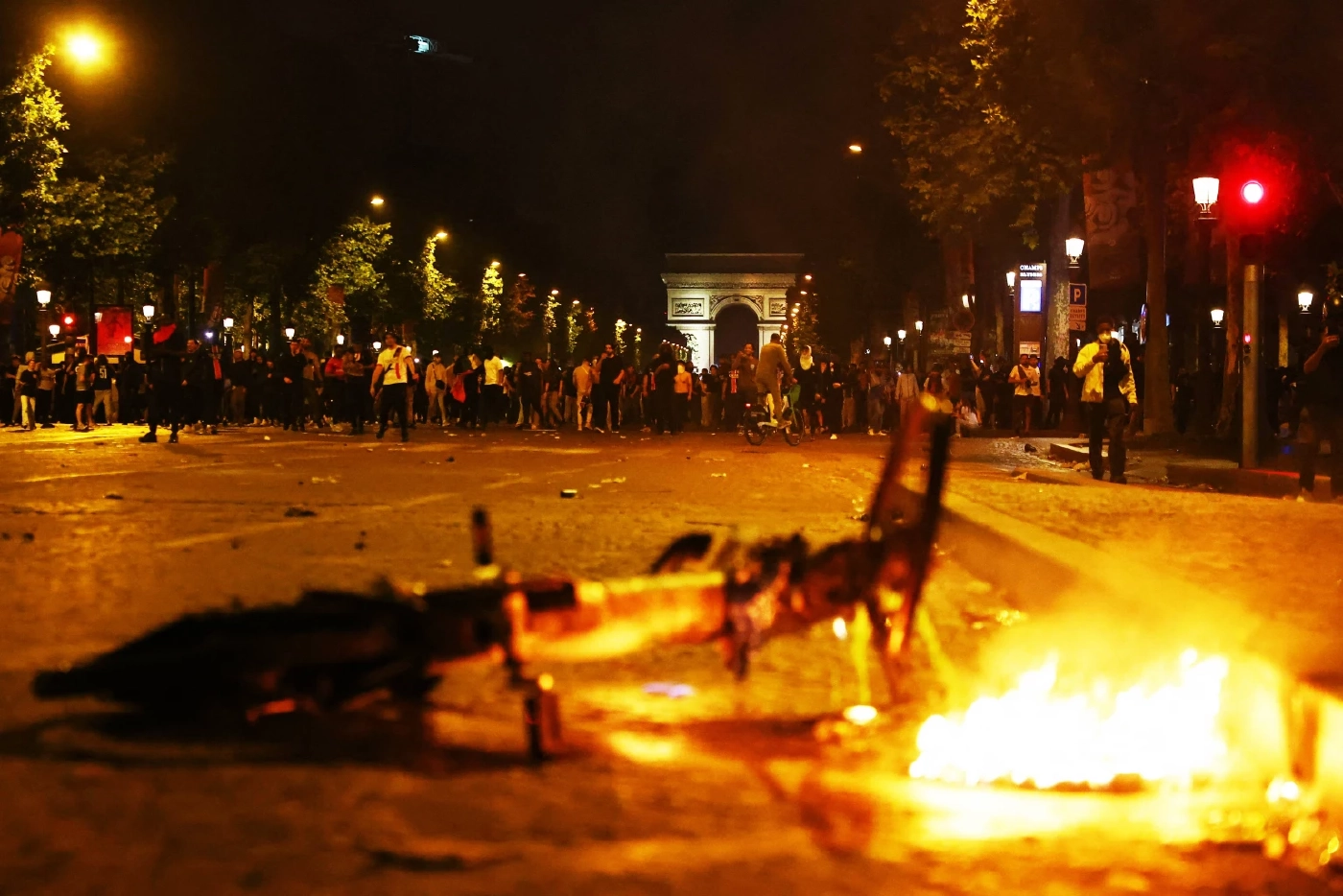 ระดม "ตำรวจฝรั่งเศส" 5,400 อารักขา "กรุงปารีส" ใช้แก๊สน้ำตา สลายฝูงชน ที่ฉลองแชมป์ UCL